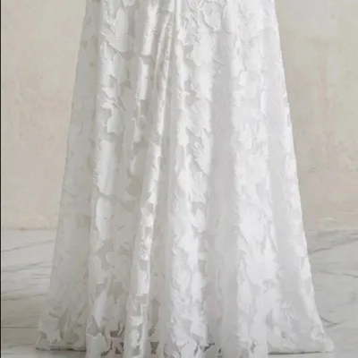 Robe de mariée en dentelle neuve